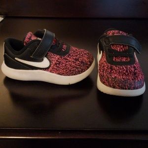 Toddler girls Nike sneakers
